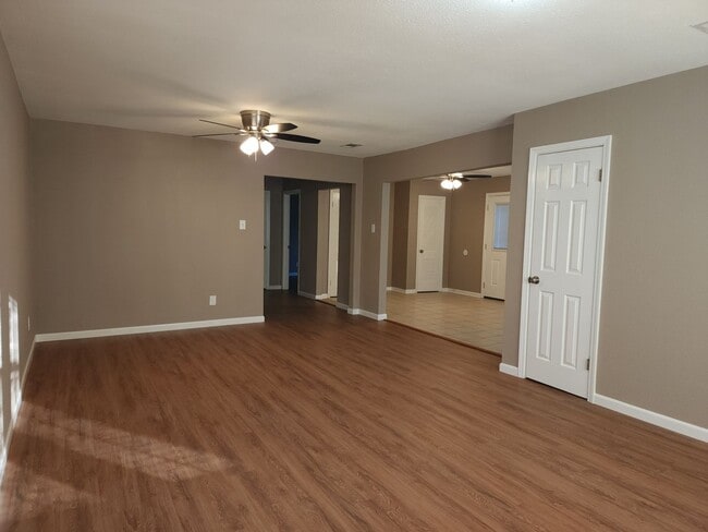 Building Photo - Freshly Renovated Home with Modern Finishes