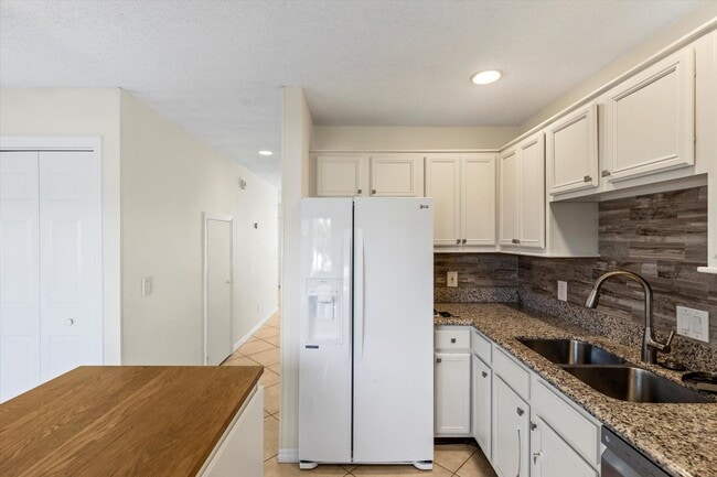 Building Photo - Charming 2-Bedroom home with Front and Rear Balconies