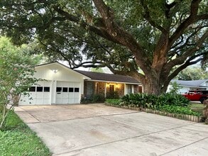 Building Photo - 7214 Sharpview Dr