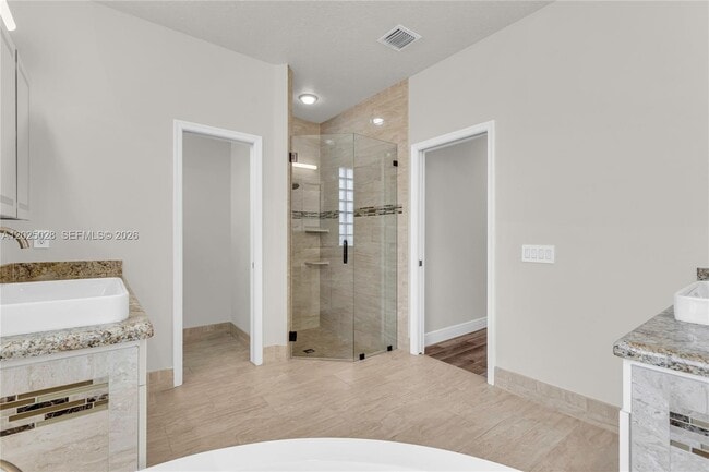 Building Photo - 950 Marina Dr