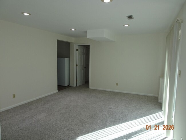 Building Photo - 4 bedrooms 2.5 bathrooms Single Family Home for Rent