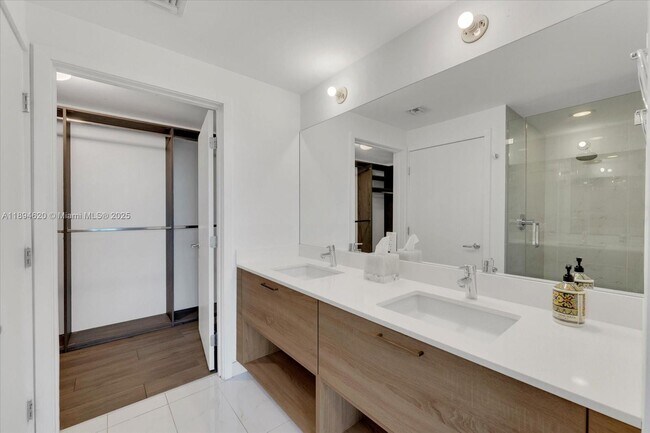 Building Photo - 16385 Biscayne Blvd