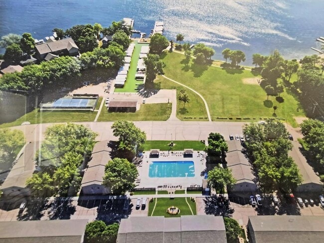 Building Photo - 3201 Emerson St