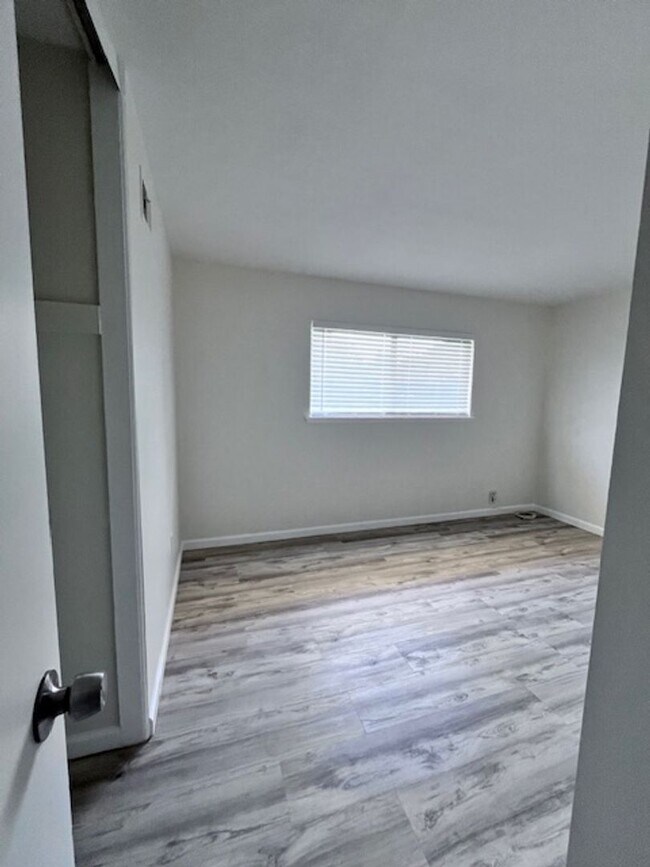 Building Photo - Recently Remodeled South Redlands Home