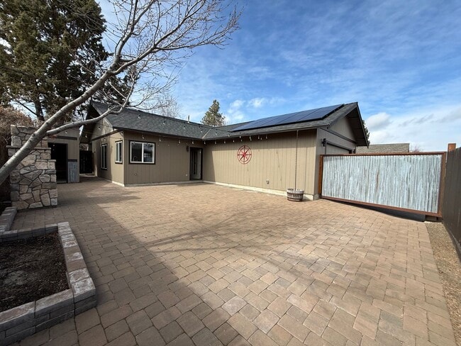 Building Photo - Fantastic 3 Bed/2 Bath Single Family Home in SE Bend