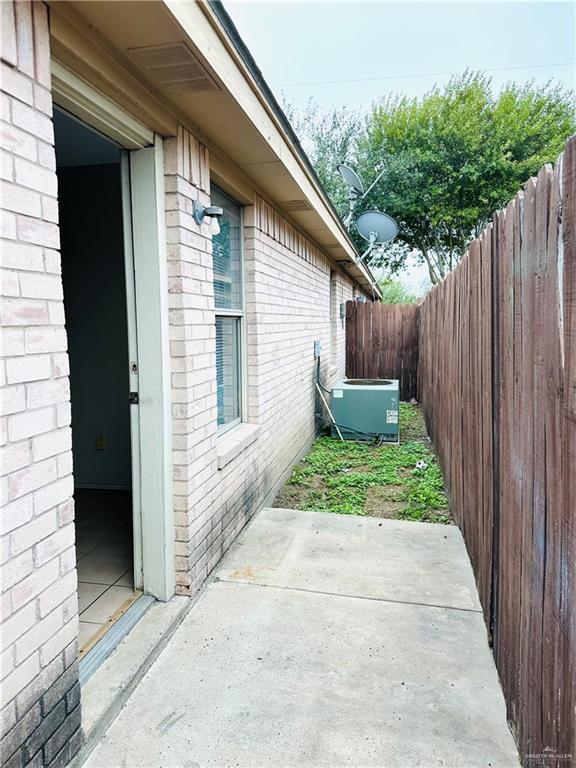 Building Photo - 10 South Dr