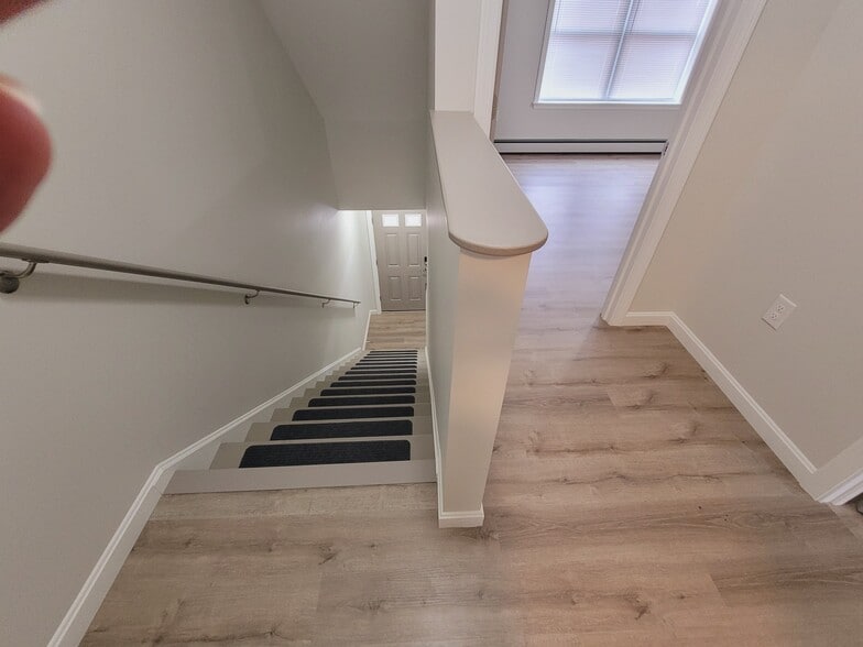 Building Photo - 8 Juniper Ln