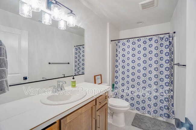 Building Photo - 737 SE 38th St