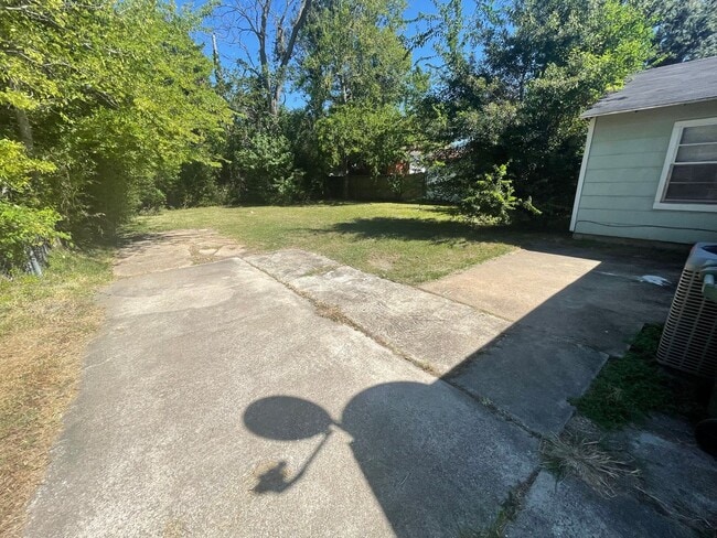 Building Photo - 2640 Harrison Ave