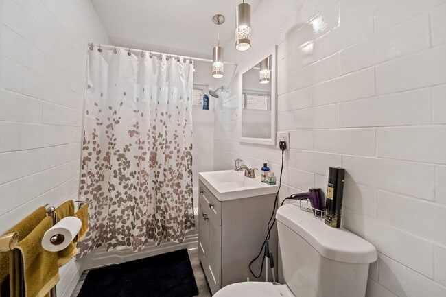 Building Photo - 1436 Portsmouth Ave