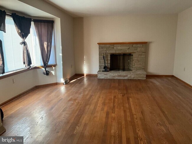 Building Photo - 404 S Coldbrook Ave