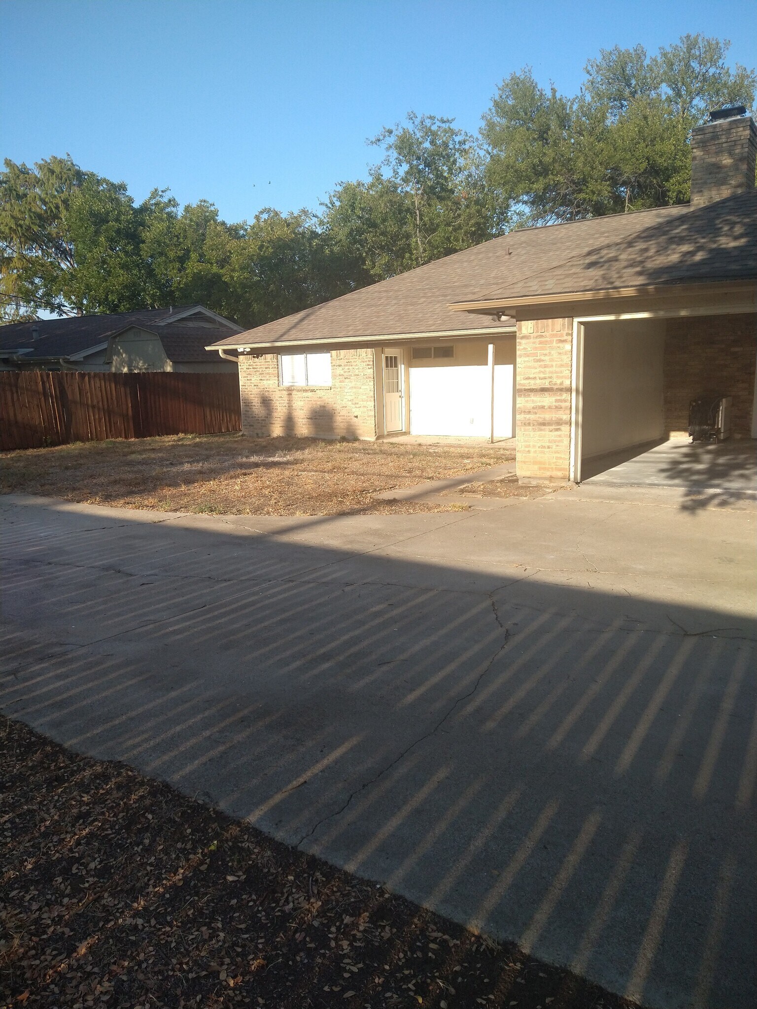 Building Photo - 2100 Arlena Dr
