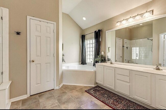 Building Photo - 2617 Sunday House Dr