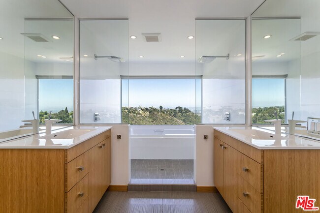 Building Photo - 1260 Linda Flora Dr