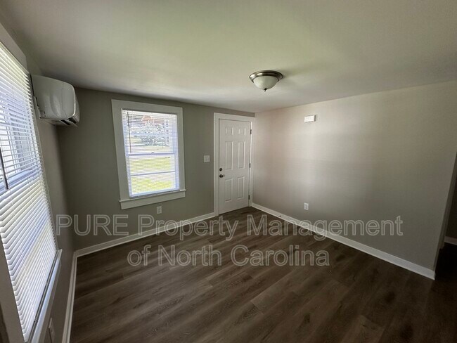 Building Photo - 204 Bookington Dr