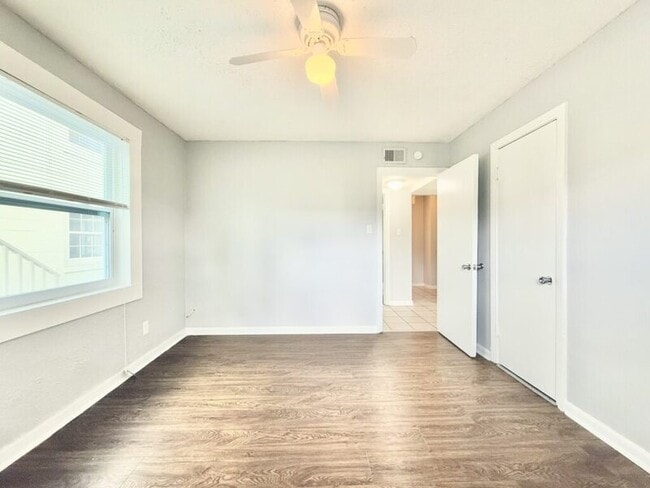 Building Photo - 1138 30th St S