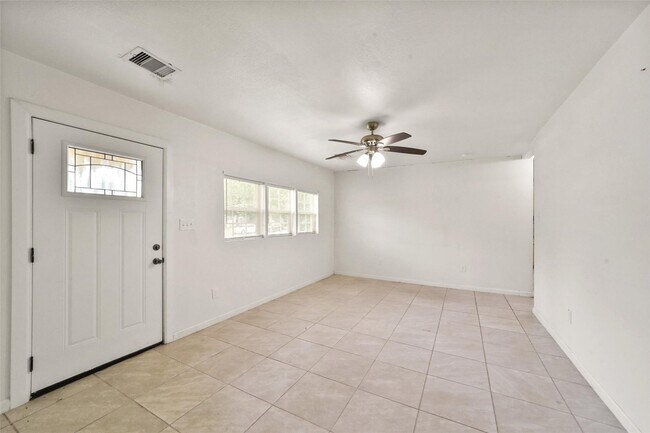 Building Photo - 214 Schilling Ave
