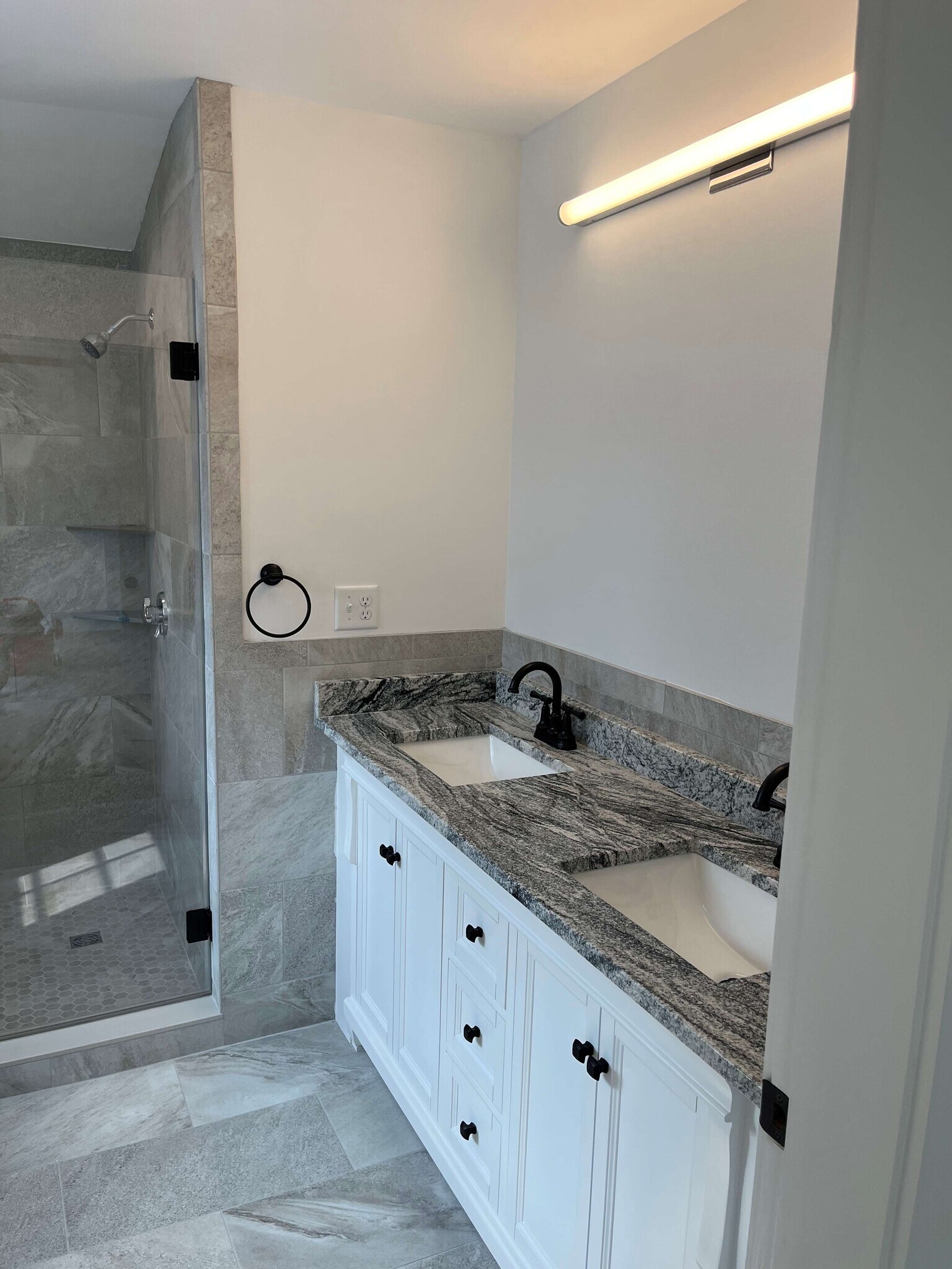 Building Photo - 169 E Main St