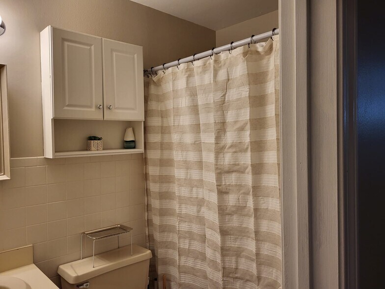 Building Photo - 335 Glendale Ave