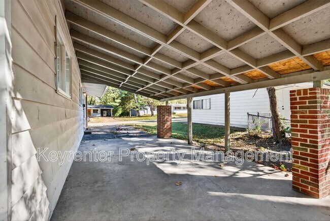 Building Photo - 10115 Saffron Dr