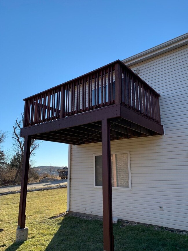 Building Photo - ALL WOOD FLOORS, LARGE BEDROOMS AND EXTRA STORAGE!