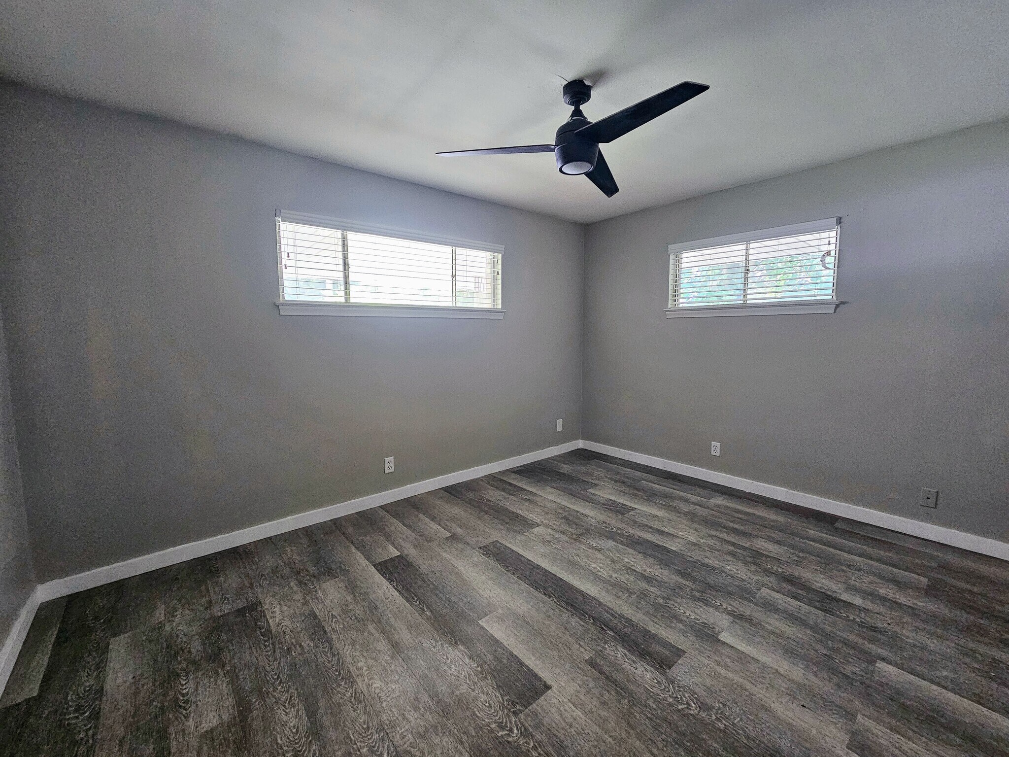 Building Photo - 359 Glenwood Dr