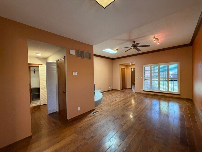 Building Photo - Beautiful Luxury 2 Bedroom Townhome Available in Corrales!