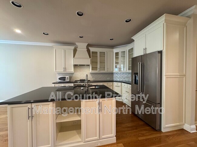 Building Photo - 10860 Ellicot Way