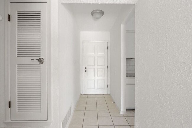 Building Photo - Beautiful brick home in the Vista Del Sol ...