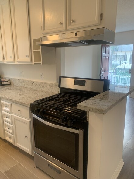 Kitchen - 1812 Mariposa Ave