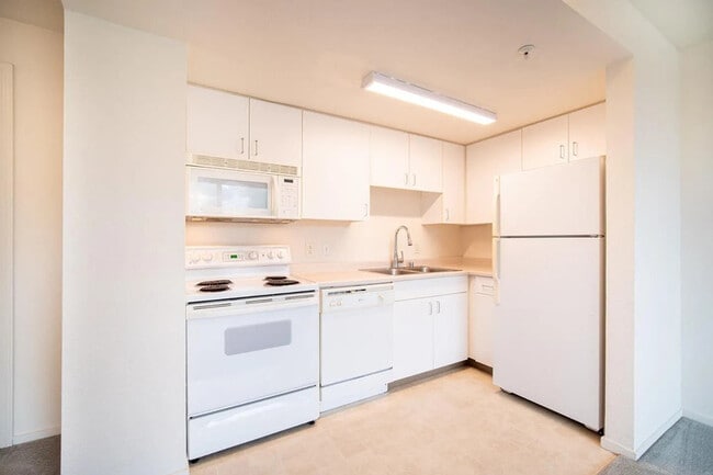 Building Photo - 8200 Oceanview Terrace