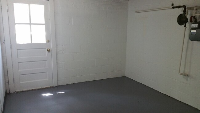 Building Photo - 4002 Blackpool Rd