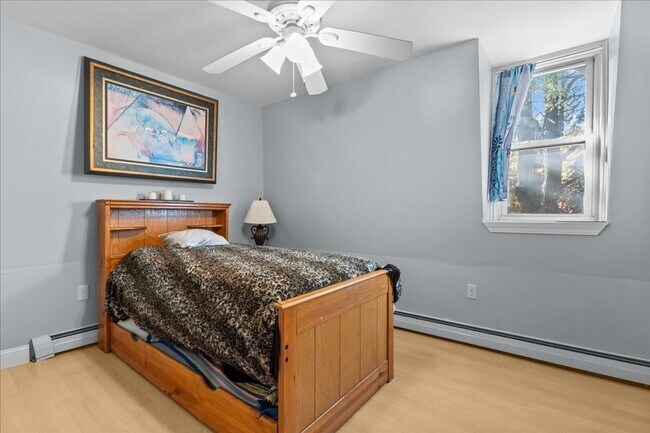 Building Photo - Well-Cared for historic beauty in private setting tucked in the Hill Section