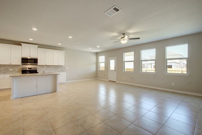 Primary Photo - 1409 Eagle Ray St