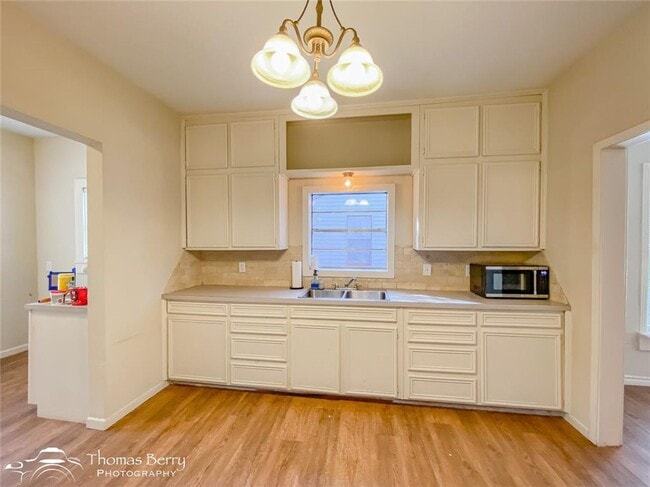 Building Photo - 2807 Russell Ave