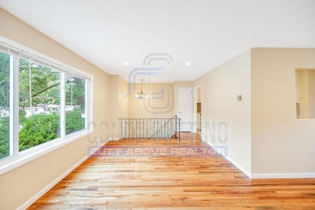 Building Photo - 9 Juniper Pl