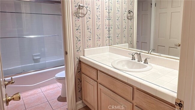 Building Photo - 232 E Floral Ave