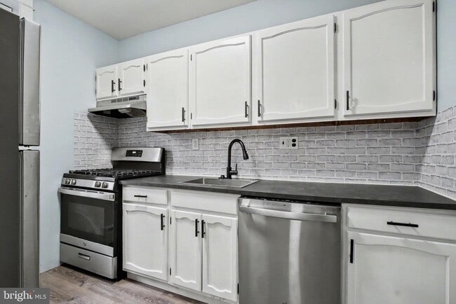 Building Photo - 1117 W Main St