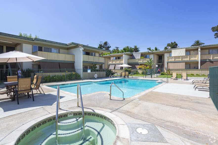 Pool/Jacuzzi - 133 Santa Clara Apartments