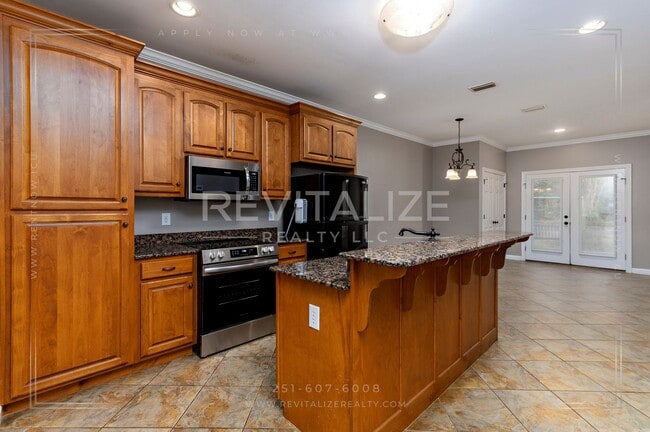 Building Photo - 3 Bed 2.5 Bath Townhome in West Mobile