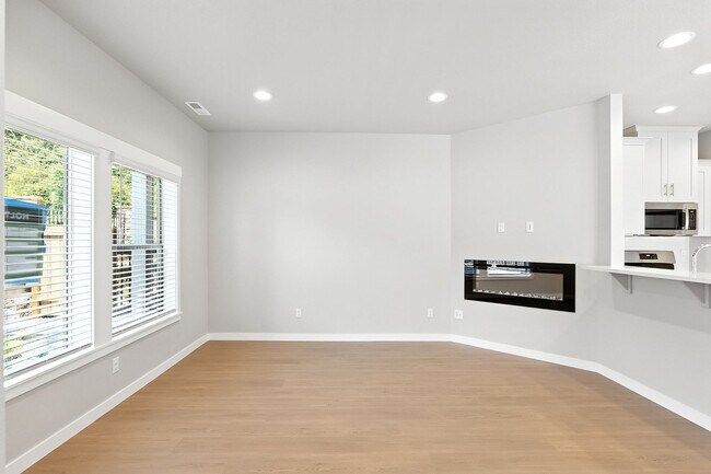 Building Photo - Brand New Townhome in Pleasant Valley Vill...