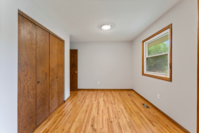 Building Photo - 1437 Wisconsin Ave N