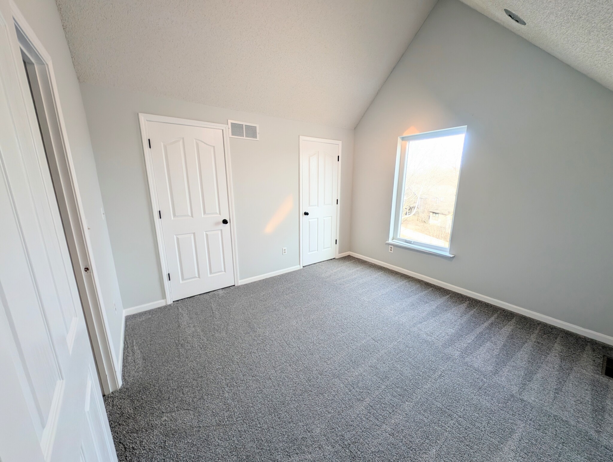 Building Photo - 1637 E Sheridan Bridge Ln