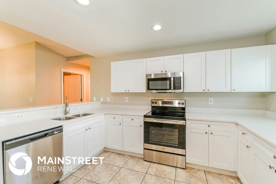 Building Photo - 2929 SW 7th Pl