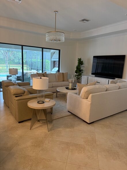 Building Photo - 2806 Aviamar Cir