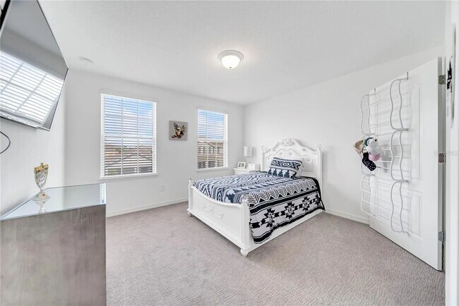 Building Photo - Stunning Fully Furnished 4 Bed Home with Resort-Style Community Amenities