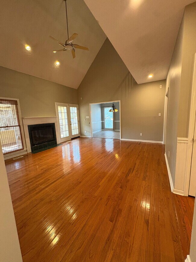 Building Photo - Beautiful executive home, in desirable neighborhood close to schools and Fort Bragg