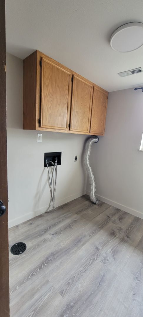 Building Photo - 3 Bedroom 1.5 Bathroom Home