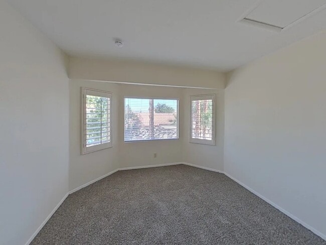 Building Photo - 743 Spruce Tree Cir