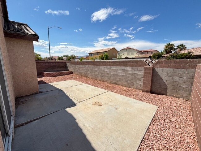 Building Photo - Beautiful 3Bed/2Bath Single Story Home loc...